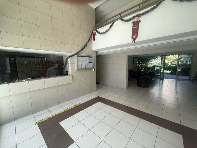 Vista Despejada Nor Oriente/Dos Estacionamientos