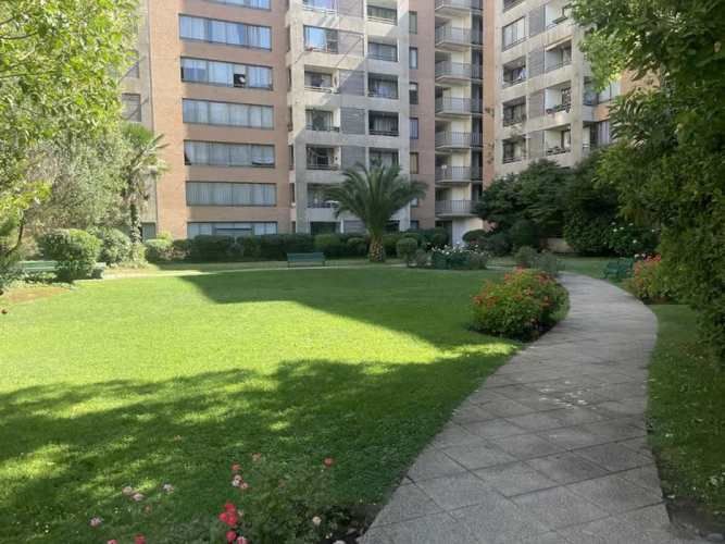 Vista Despejada Nor Oriente/Dos Estacionamientos