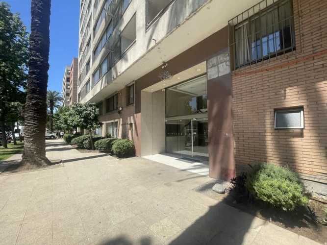 Vista Despejada Nor Oriente/Dos Estacionamientos