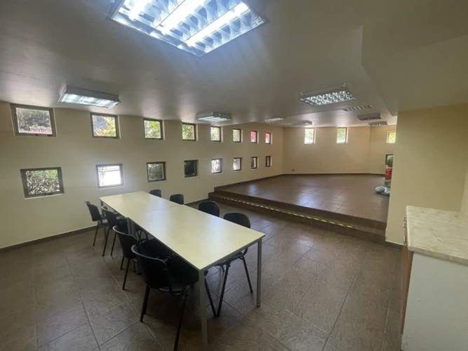 Vista Despejada Nor Oriente/Dos Estacionamientos