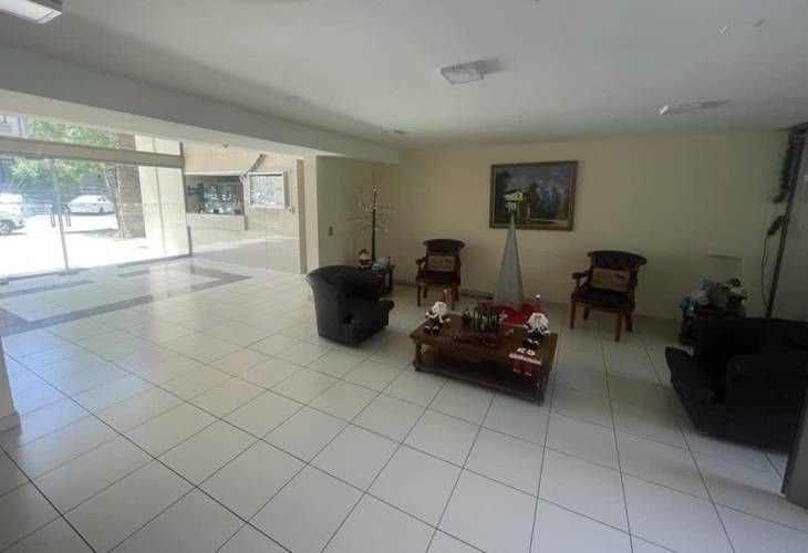 Vista Despejada Nor Oriente/Dos Estacionamientos