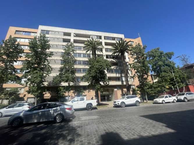 Vista Despejada Nor Oriente/Dos Estacionamientos