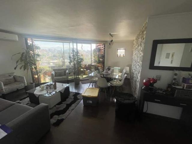 Vista Despejada Nor Oriente/Dos Estacionamientos