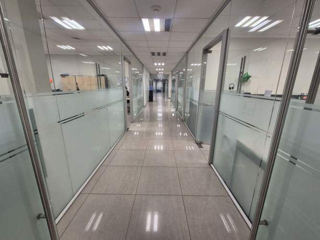 Oficina Full Equipada con Privados, Salas de Reuniones y Gran Casino