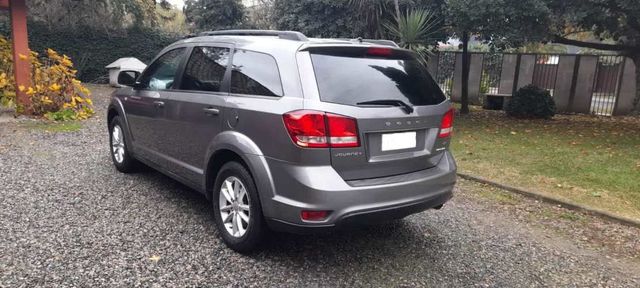 Auto marca Dodge modelo Journey SXT 2,4 año 2014   MOTOR MALO