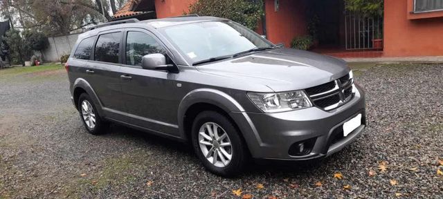 Auto marca Dodge modelo Journey SXT 2,4 año 2014   MOTOR MALO