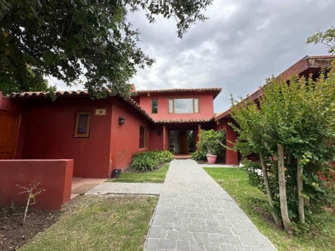 CASA EN PIEDRA ROJA, REAL OPORTUNIDAD