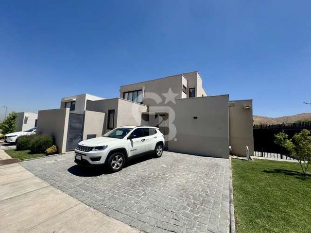 Casa Mediterranea en Condominio Aguas Claras