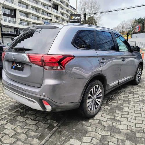 Mitsubishi outlander 4x2 2020