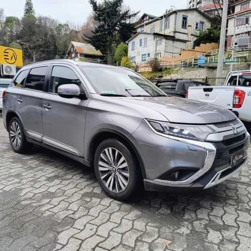 Mitsubishi outlander 4x2 2020