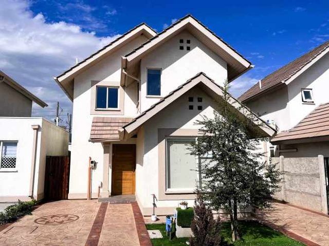 Casa Nueva , 3 dormitorios, gran cocina. (44013)