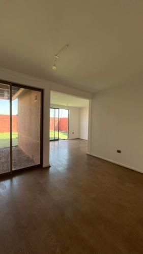 Gran Casa ubicada en Condominio Alto Cáceres, Comuna de Padre Hurtado.