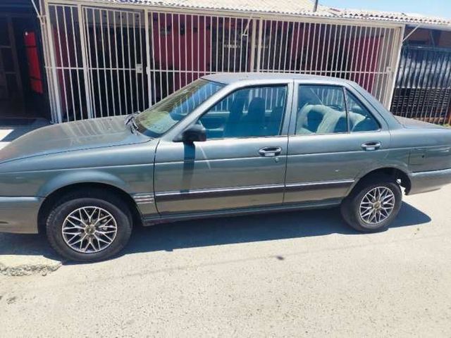 Se vende Nissan v16, excelente estado,a toda prueba y conversable.