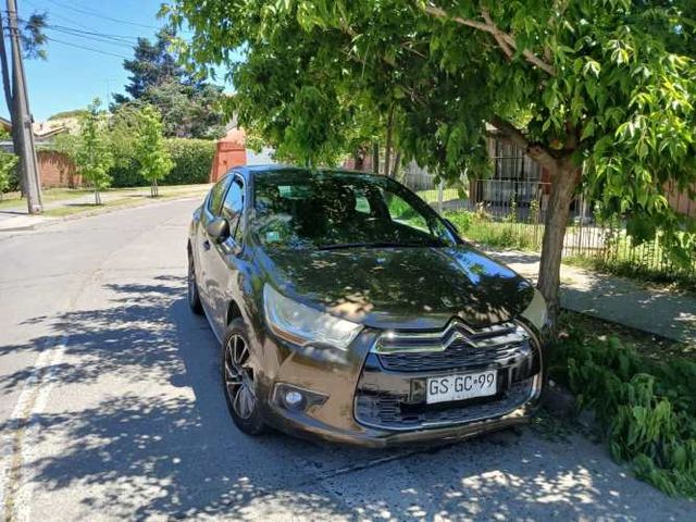 Vendo Citroën DS4 año 2014.