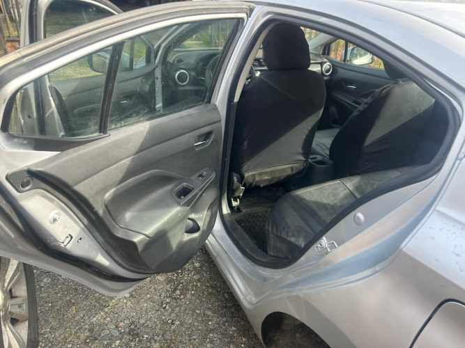 Se vende Taxi Ejecutivo Versa 2021