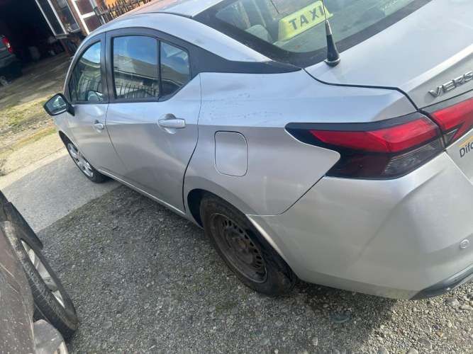 Se vende Taxi Ejecutivo Versa 2021