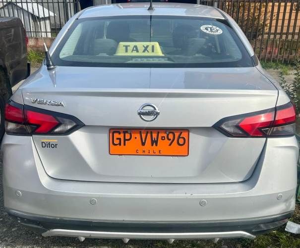 Se vende Taxi Ejecutivo Versa 2021