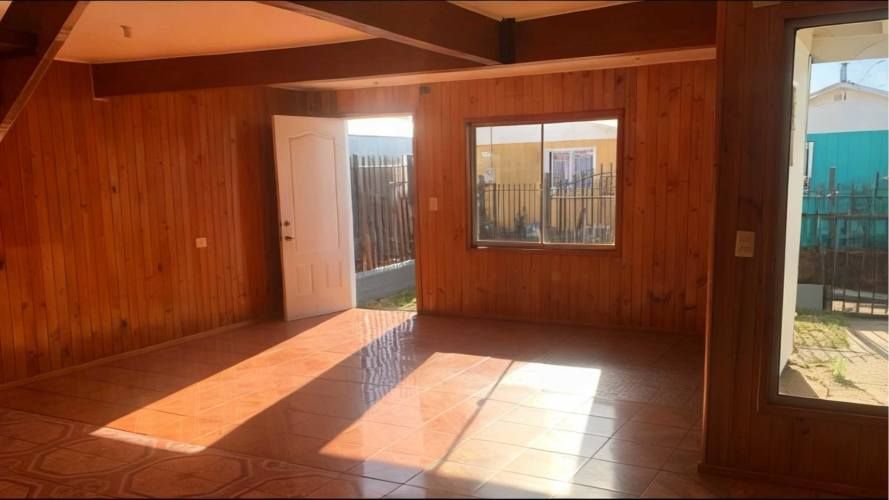 SE VENDE AMPLIA CASA 4D EN VILCÚN  (133645)