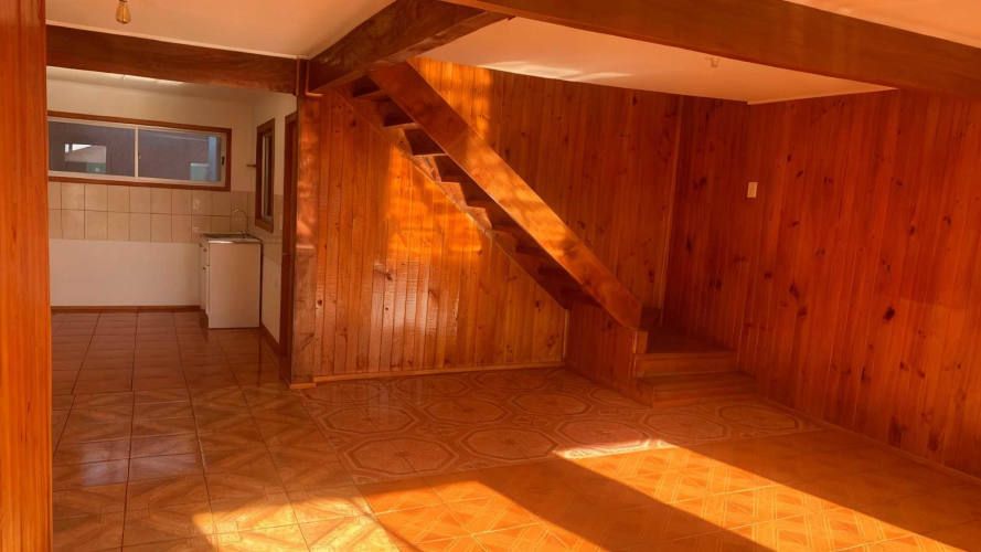 SE VENDE AMPLIA CASA 4D EN VILCÚN  (133645)