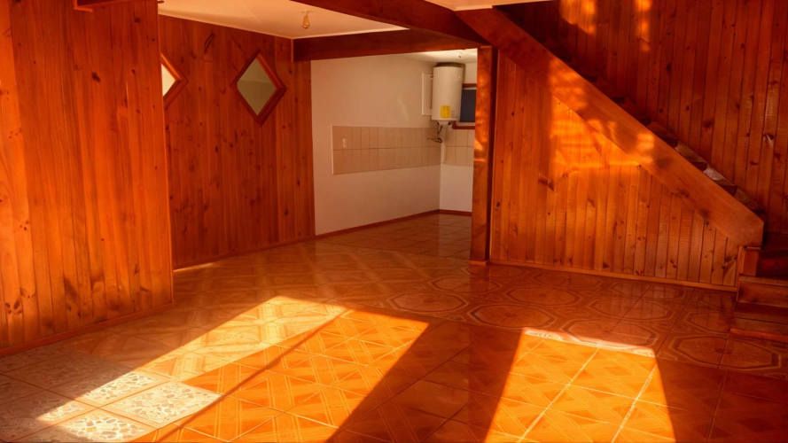 SE VENDE AMPLIA CASA 4D EN VILCÚN  (133645)