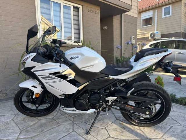 Kawasaki Ninja 400 año 2024