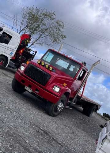 Se vende camion pluma