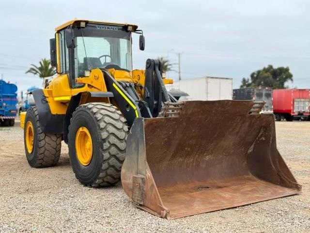 2013 Cargador Frontal Volvo L120F - Operativo