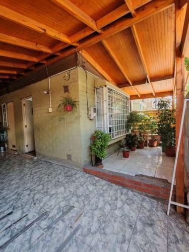 Cómoda casa de dos pisos en residencial sector de Casas viejas, alta plusvalia