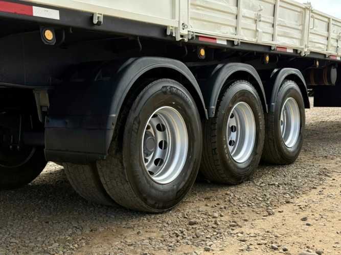 1996 Semirremolque Rampla Plana Randon 13.20 m con barandas