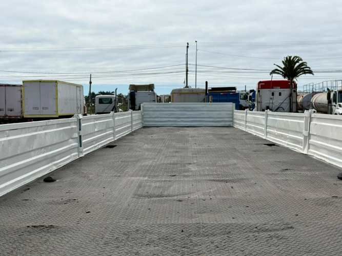 1996 Semirremolque Rampla Plana Randon 13.20 m con barandas