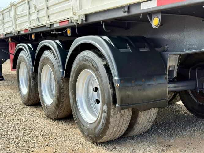 1996 Semirremolque Rampla Plana Randon 13.20 m con barandas