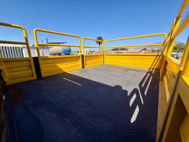 2022 Camión Hyundai Mighty EX6 Doble Cabina con Carrocería con Estandar Minero – COMO NUEVO