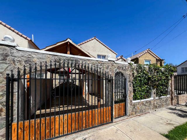 CASA EN VENTA EN PUERTAS DEL MAR, LA SERENA.