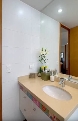 PRECIOSA CASA EN SECTOR PIEDRA ROJA  DE CHICUREO SANTIAGO