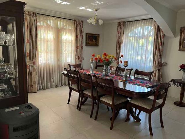 Parcela en Calera de Tango con 3 casas, con 5800 M2