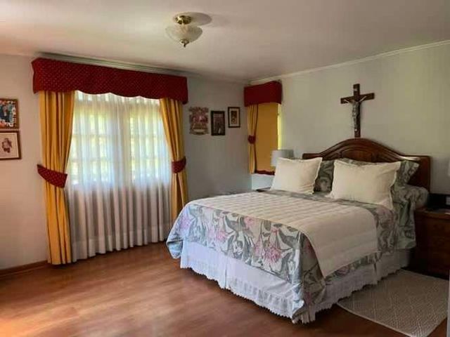 Parcela en Calera de Tango con 3 casas, con 5800 M2