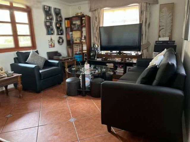 Parcela en Calera de Tango con 3 casas, con 5800 M2