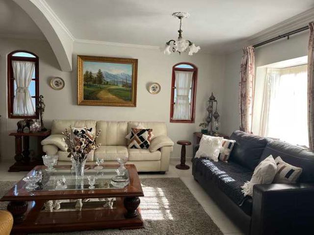 Parcela en Calera de Tango con 3 casas, con 5800 M2