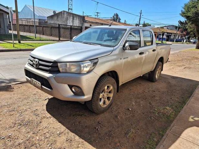 CAMIONETA TOYOTA HILUX 4x2 DX 2.7 AÑO 2017