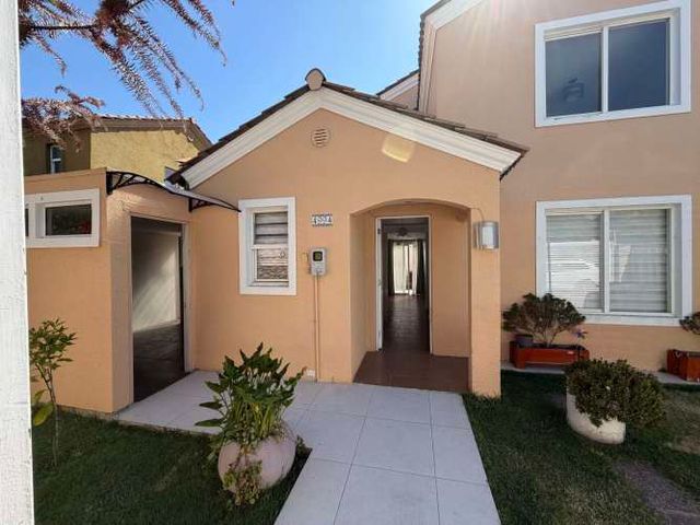  ARRIENDO CASA EN BARRIO NOS – 32 UF