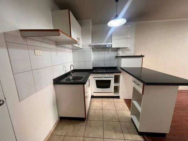 depto 1D+1B en Santiago Centro, cerca a metro Santa Lucia.