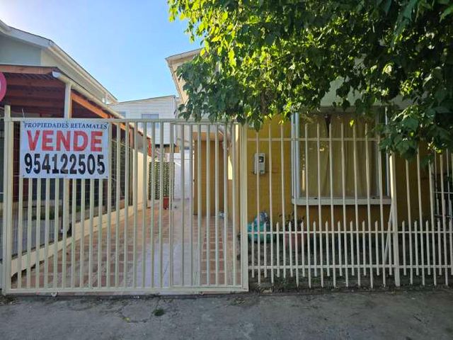 Se vende casa de 2 pisos, conjunto Reina Isabel,  pasaje Navarra N.736 Peñablanca