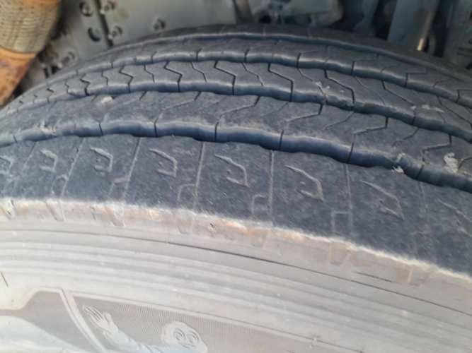 T480  4x2      Tracto camión  Renault