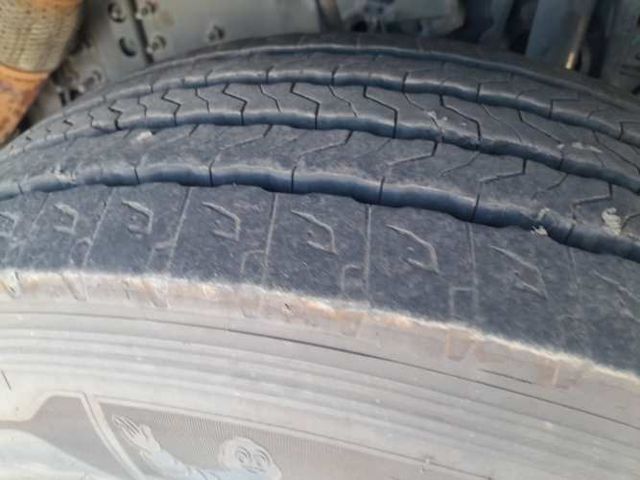 T480  4x2      Tracto camión  Renault