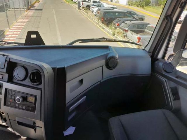 T480  4x2      Tracto camión  Renault