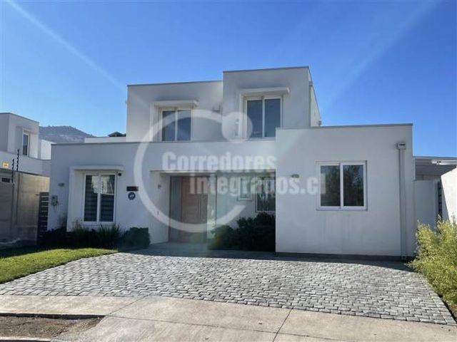 CASA Avenida La Dehesa, Pie Andino. Barrio Mediterraneo