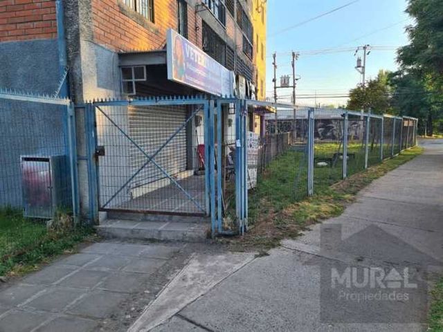 BODEGA SANCHEZ FONTECILLA ENTRE LAS PARCELAS Y GRECIA