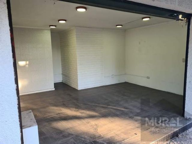 BODEGA SANCHEZ FONTECILLA ENTRE LAS PARCELAS Y GRECIA