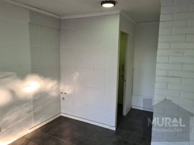 BODEGA SANCHEZ FONTECILLA ENTRE LAS PARCELAS Y GRECIA