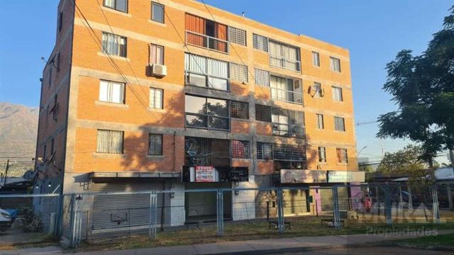 BODEGA SANCHEZ FONTECILLA ENTRE LAS PARCELAS Y GRECIA